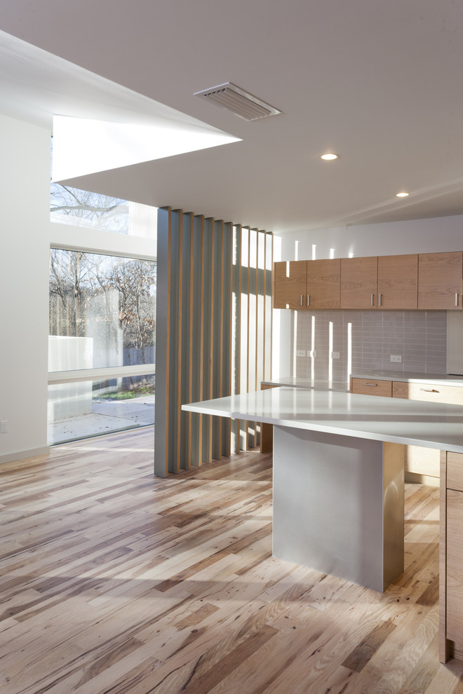 Зонирование пространства кухни с помощью деревянных планок