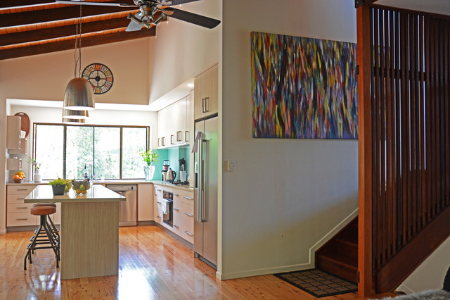 Постройка дома мечты в Брисбене, Австралия: кухня и лестница