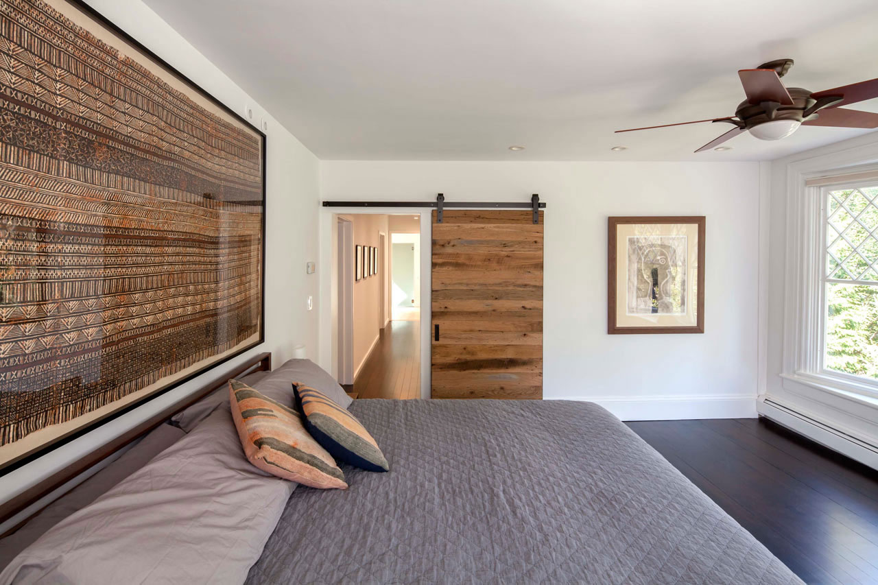 Дизайн интерьера спальни в серо-коричневых тонах