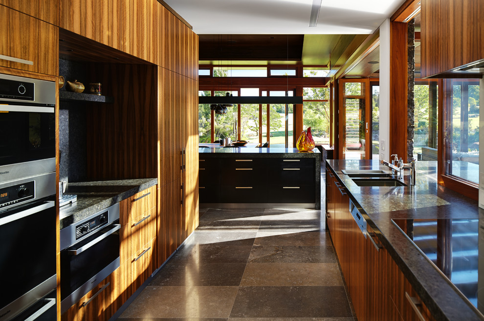 Деревянные кухонные шкафы