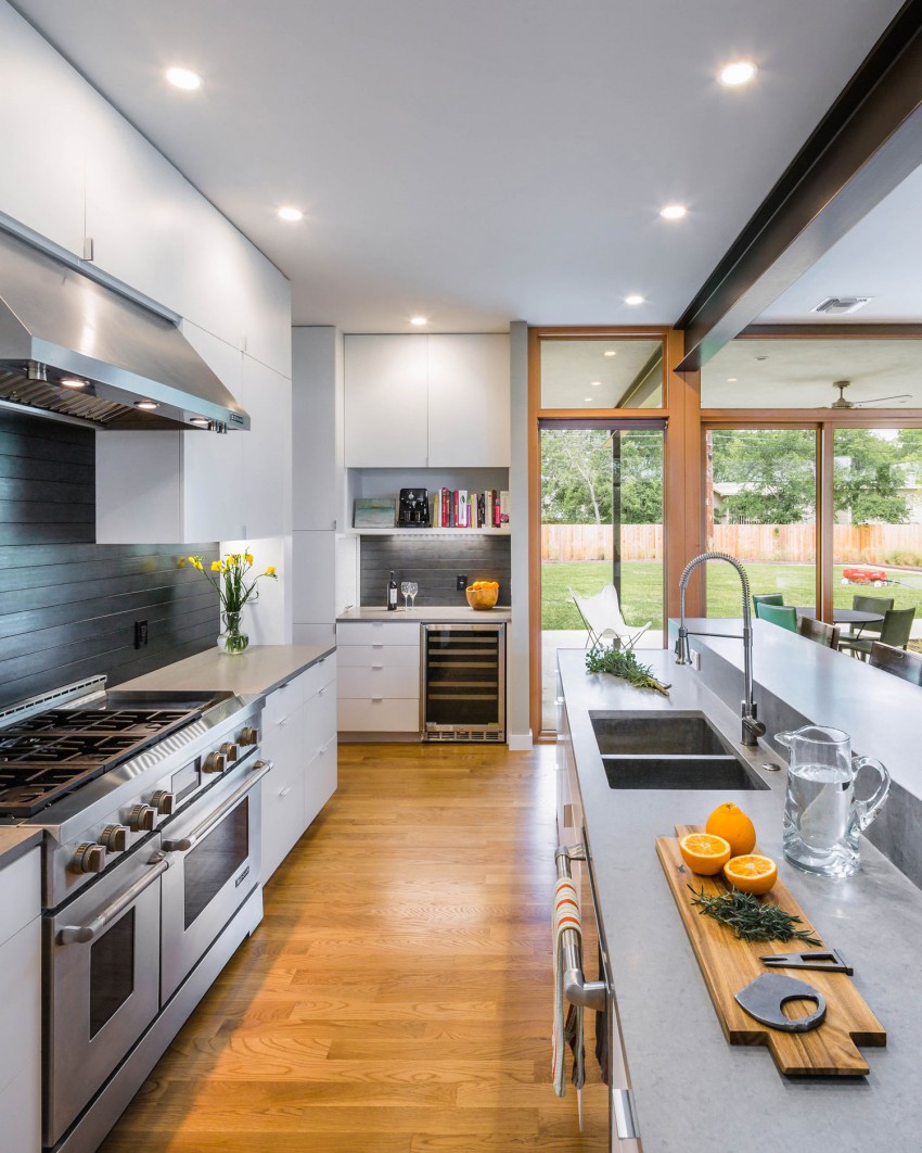 Проект городского дома Barton Hills Residence: современная кухня