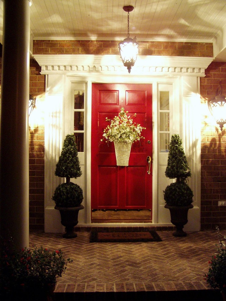 Декор красной входной двери