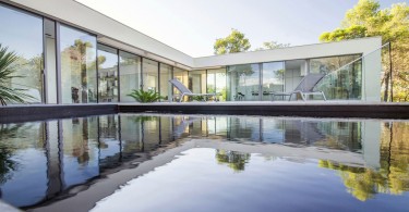 Шикарная вилла с бассейном от компании Brengues & Le Pavec architects