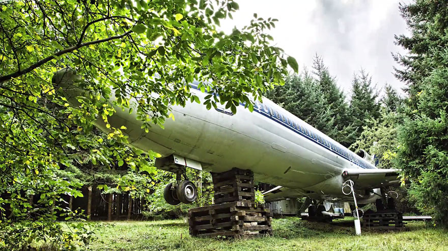 Своеобразный дизайн интерьера от Брюса Кемпбелла из списанных корпусов Boeing 747