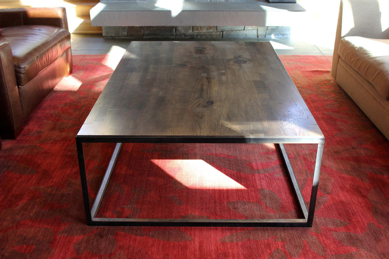 Оригинальный деревянный столик