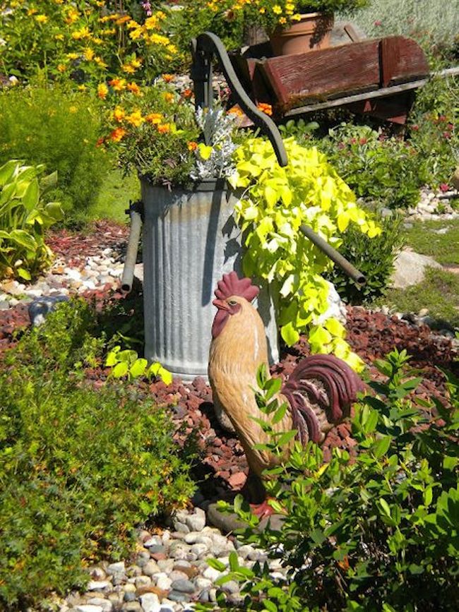 Садовая статуя петуха