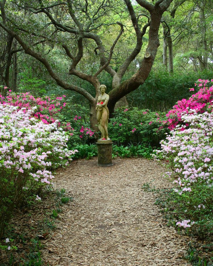 Садовая статуя Афродиты