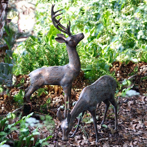 Садовые статуи оленей 