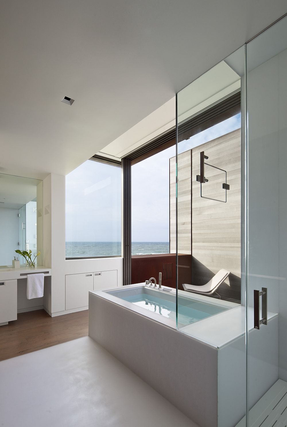 Дизайн интерьера ванной комнаты в белой гамме