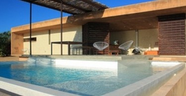 Дом в стиле минимализм с бассейном