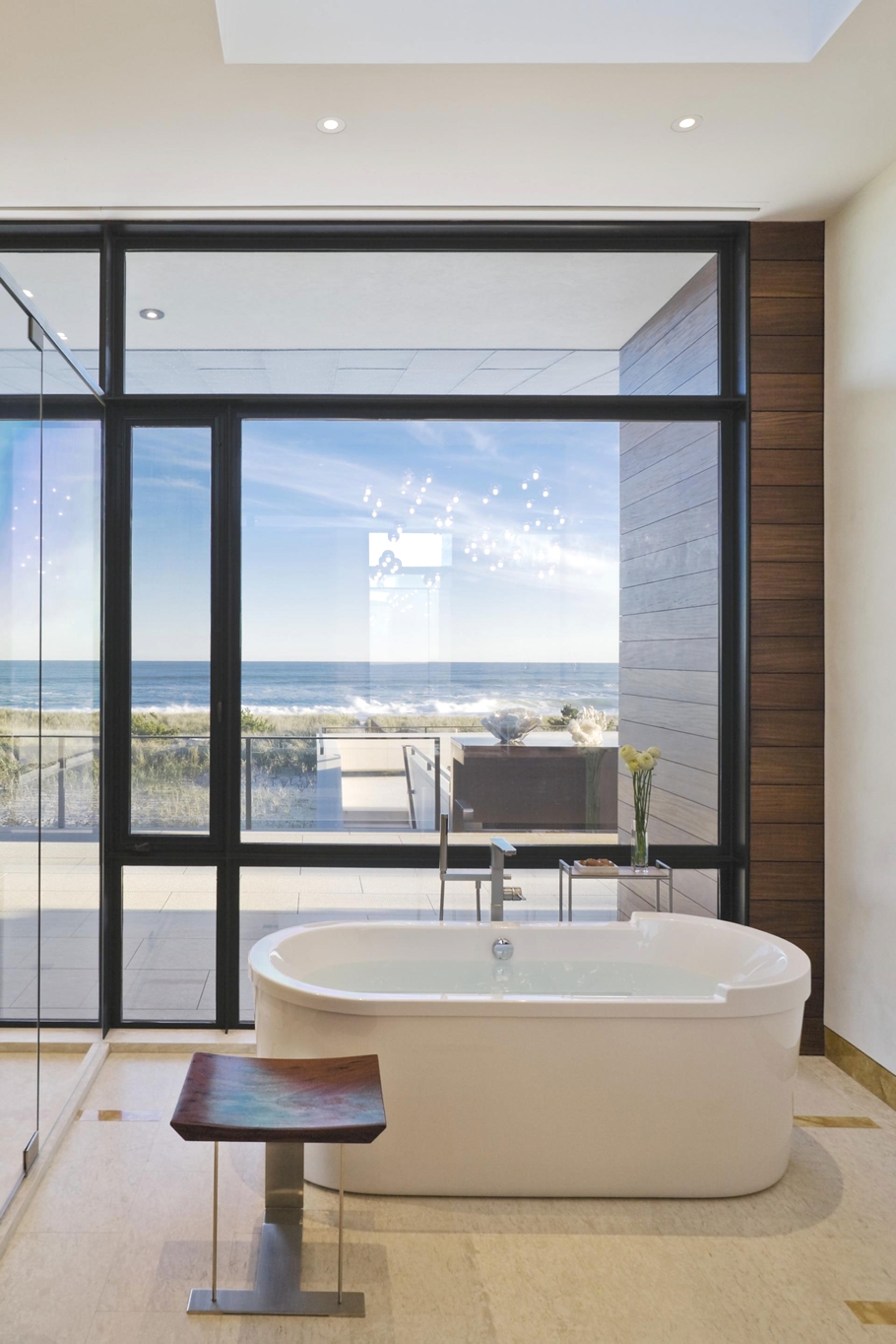 Ванная комната со стеклянными стенами