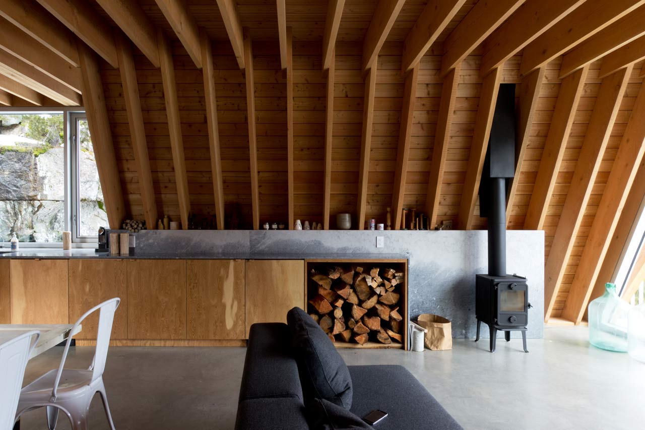 Современный дом в горах: дровяная печь