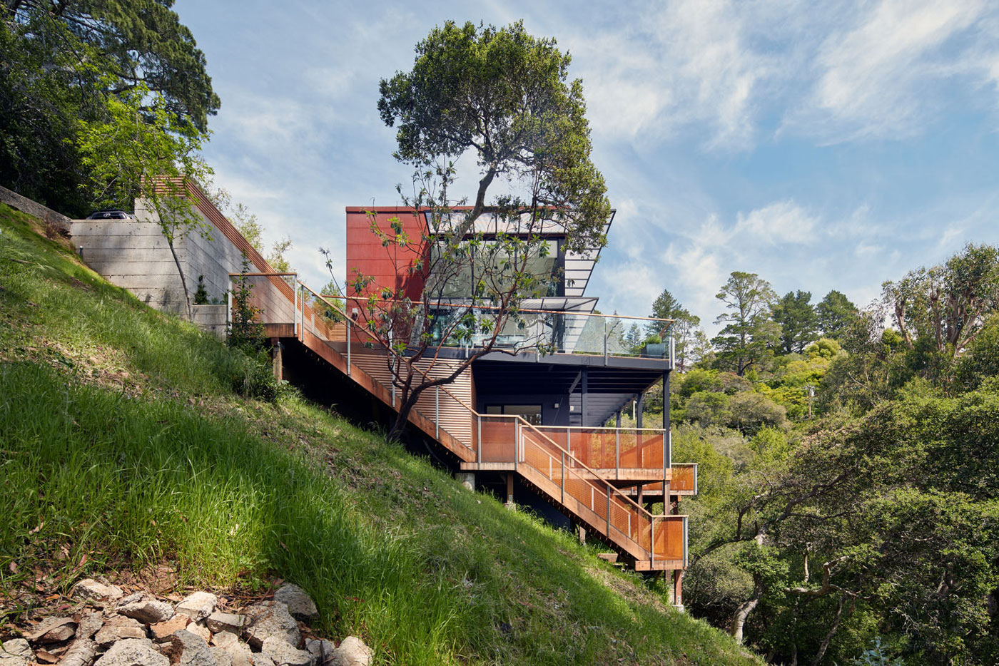 Современный дом на склоне от Zach de Vito Architecture and Construction