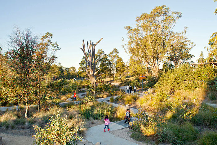 Современный ландшафтный дизайн: дорожки в парковой зоне Western Sydney Parklands Trust
