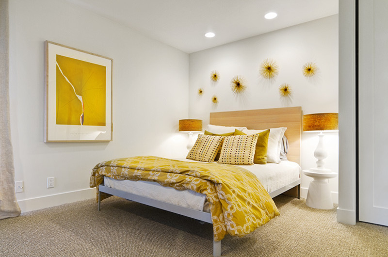 Интерьер комнаты в золотом цвете