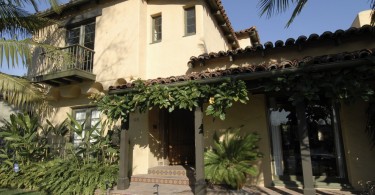 Испанский колониальный дом в Лос-Анджелесе