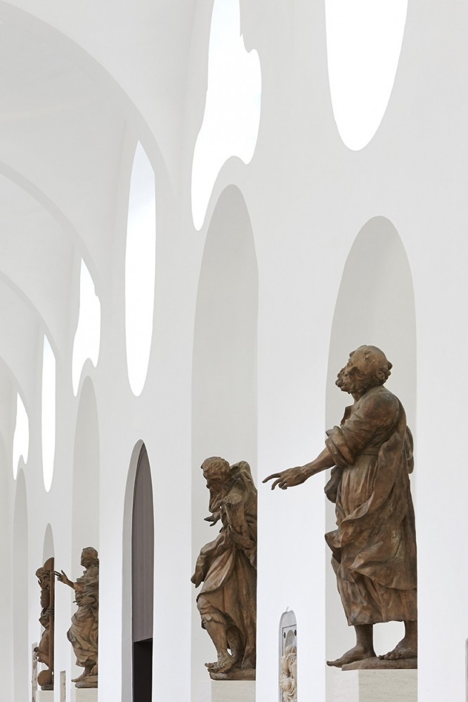 Статуи литургических персонажей в St Moritz