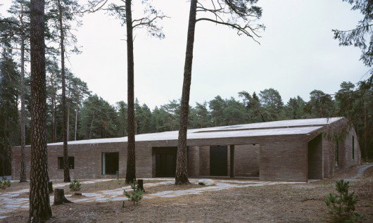 Здание крематория Лесной камень