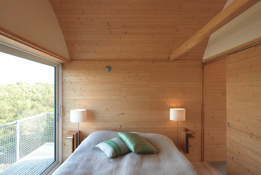 Интерьер спальни в летнем домике от Mats Fahlander