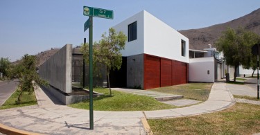 Городской дом Surrounded House