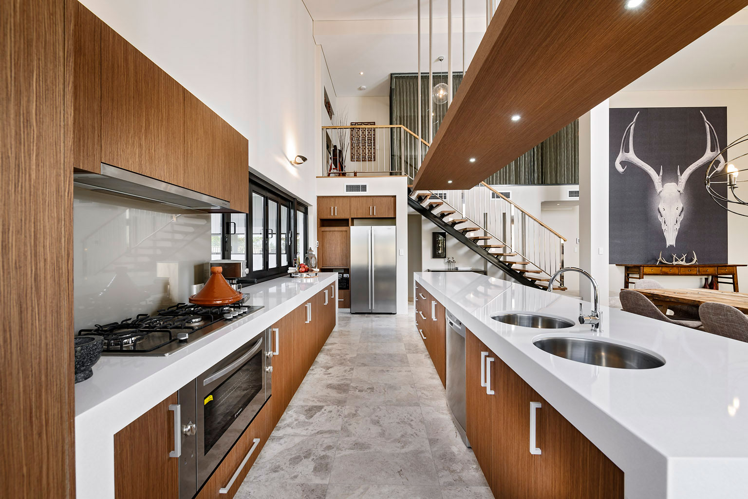 Дизайн интерьера кухни дома The Bletchley Loft