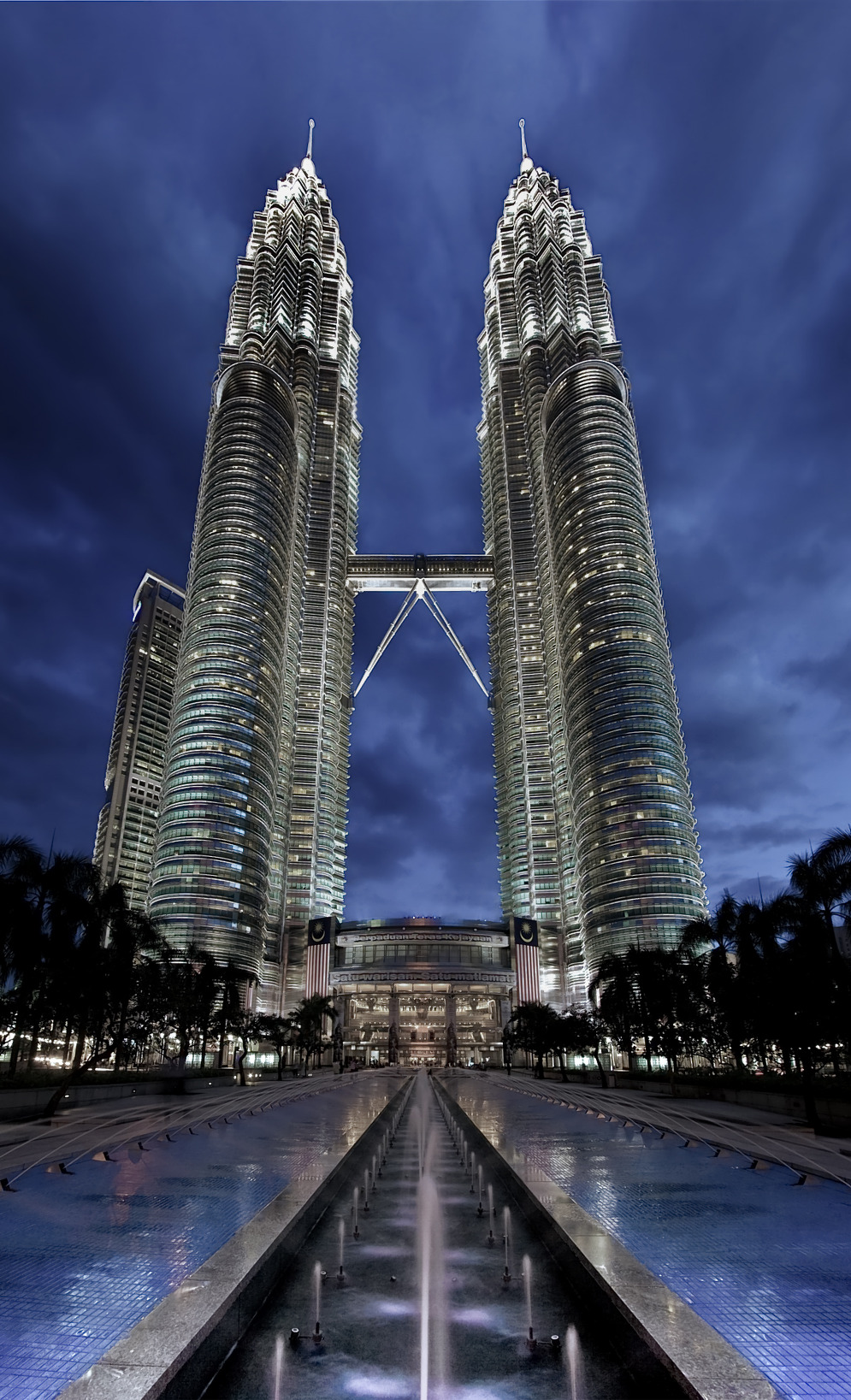 Башни Петронас в Малайзии