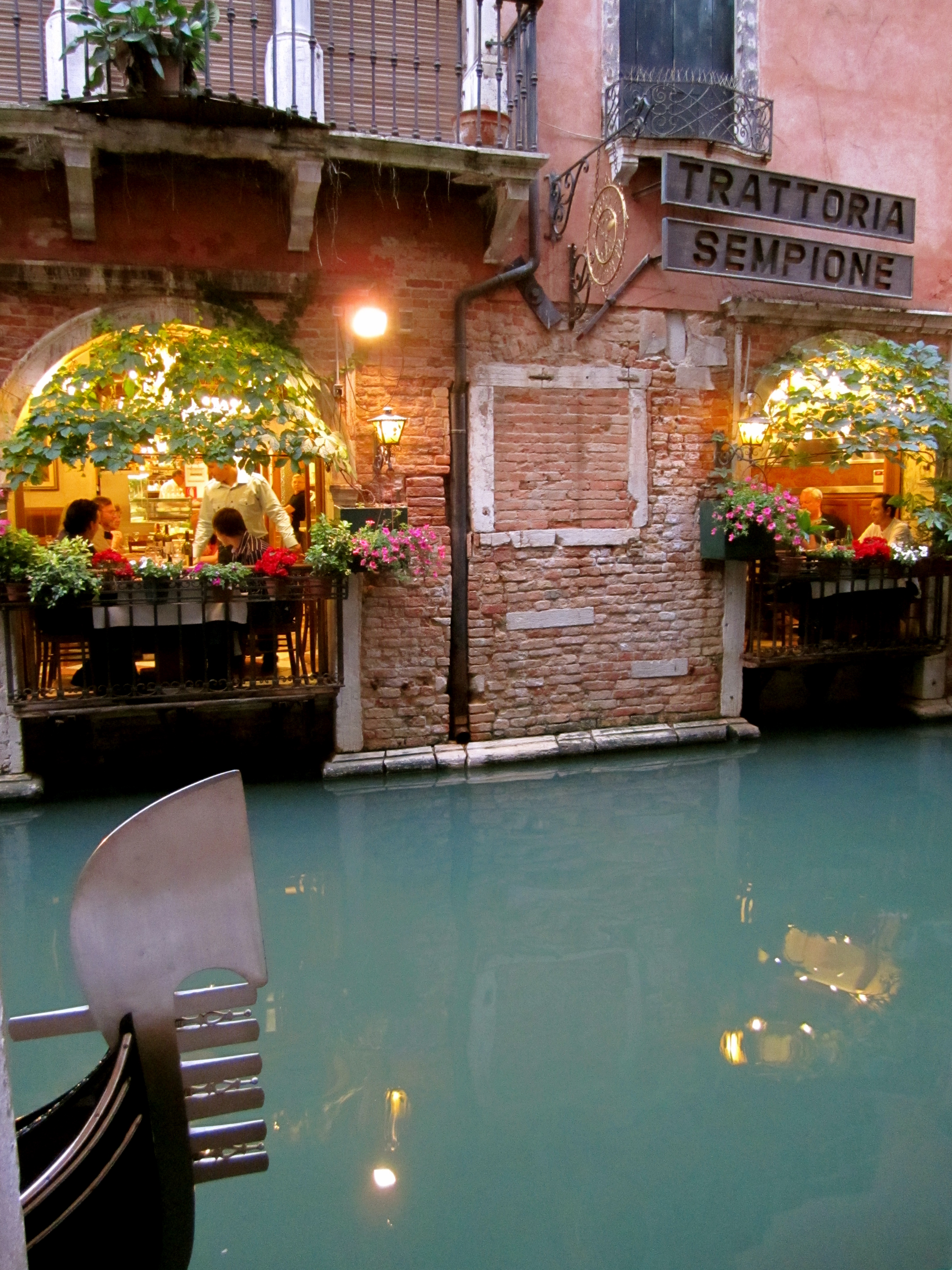 Красивый ресторан в Венеции