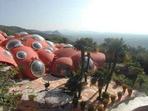 Необычный пузырчатый дом в Каннах