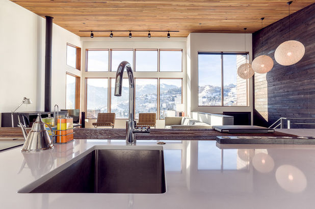 Уютный дом в горах США: кухонная стойка