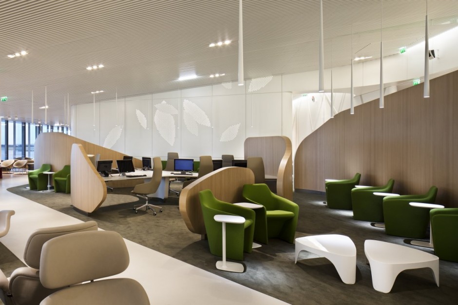 Зона отдыха в аэропортах: ярко-зеленые кресла в Air France